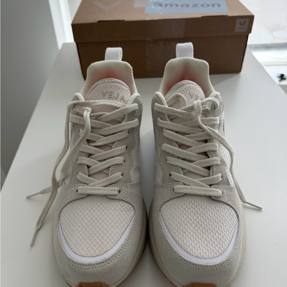New Veja V-10 Style - size 10 - Picture 2 of 4